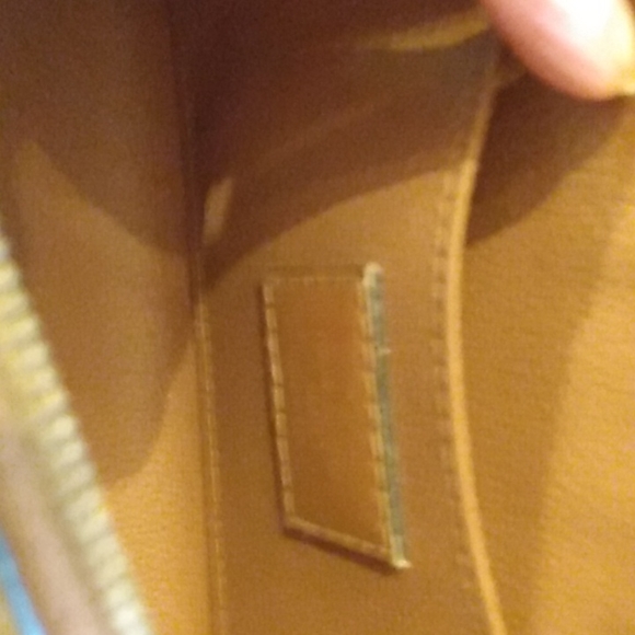 Louis Vuitton Vernis Cosmetic Pouch - Picture 6 of 12